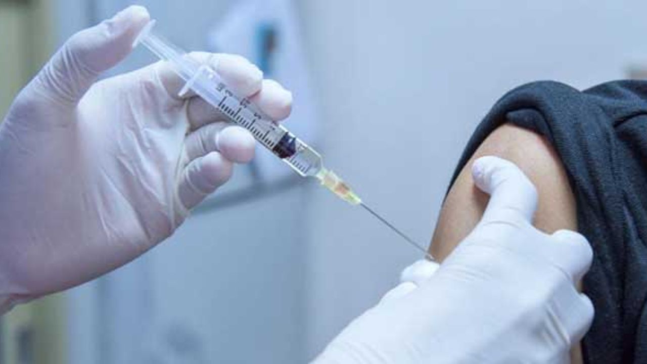 Covid-19 aşılarının ağır yan etkileri resmi verilerin 40 katı çıktı