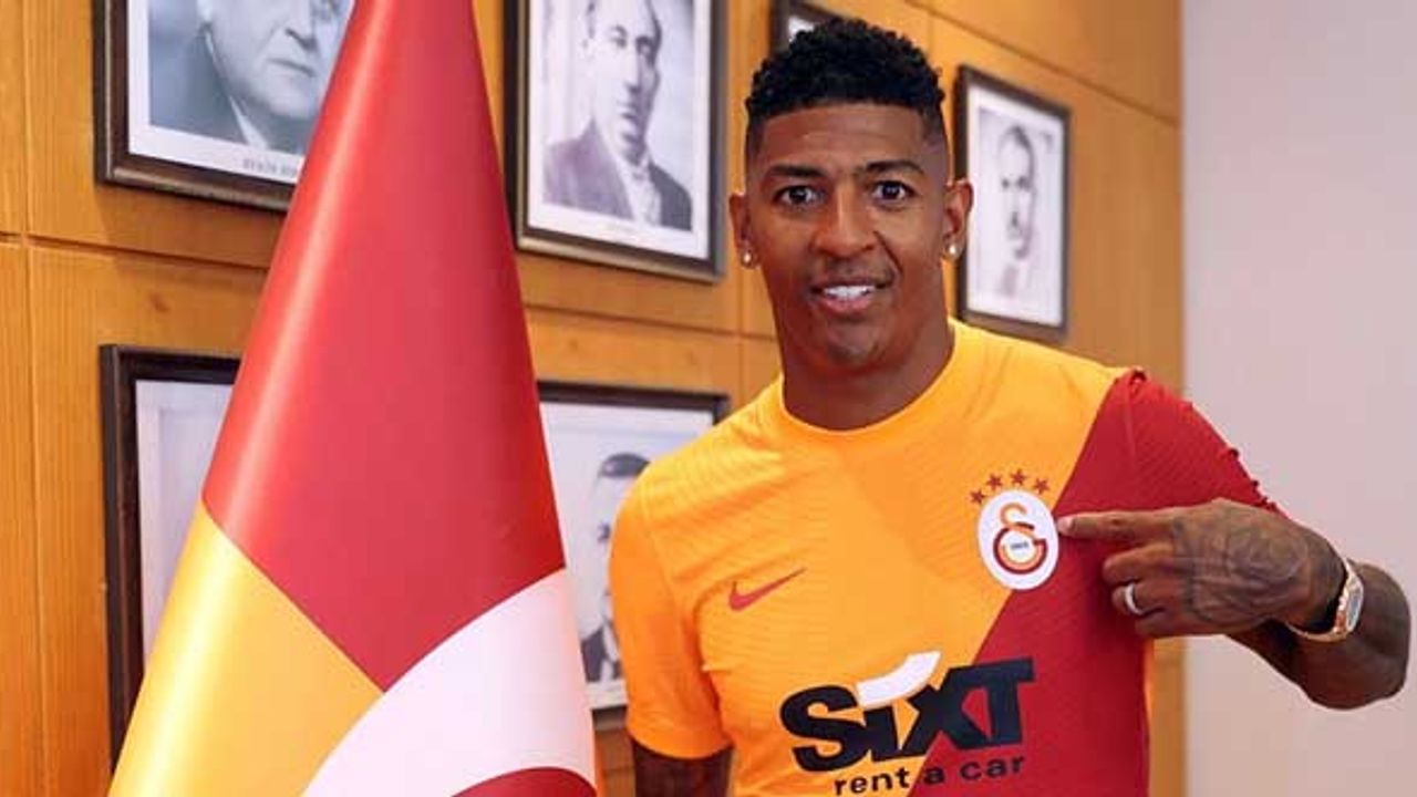 Galatasaray'da ilk yolcu Patrick van Aanholt