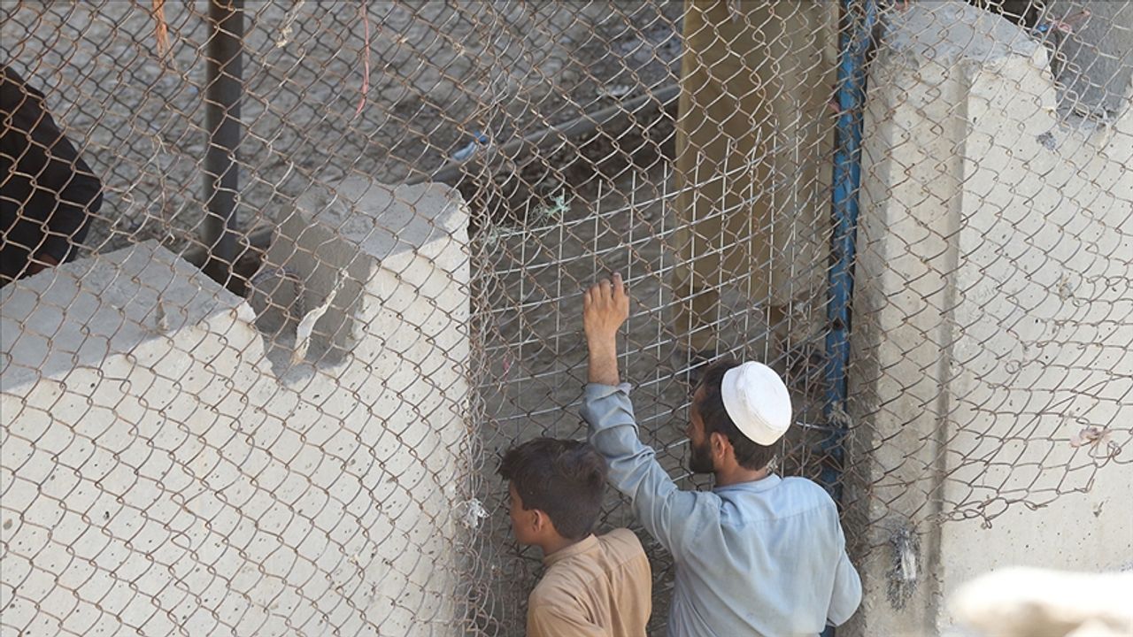 Afganistan-Pakistan sınırında sivillere ateş açıldı: 6 ölü 17 yaralı