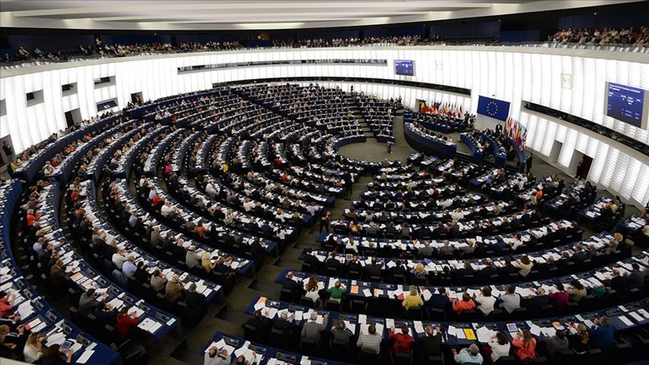 Avrupa Parlamentosu'nda rüşvet skandalı: Gözaltına alınan asistan her şeyi itiraf etti