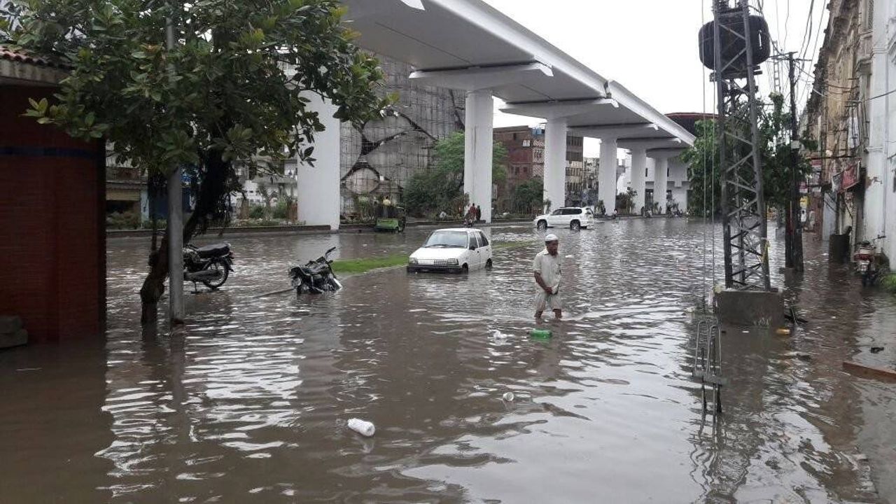 Pakistan'da şiddetli yağışlar sebebiyle 28 kişi öldü