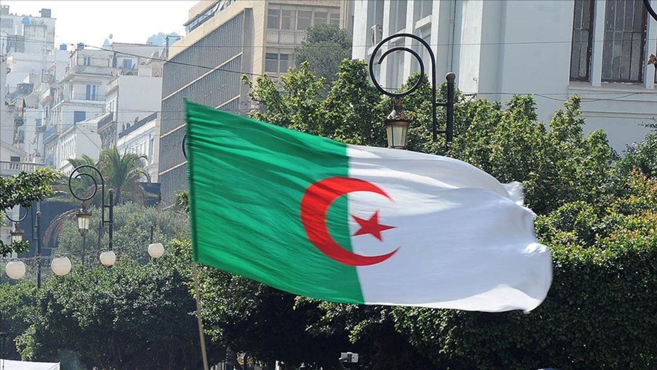 Cezayir, İspanya ile olan tüm ticari ilişkilerini dondurdu