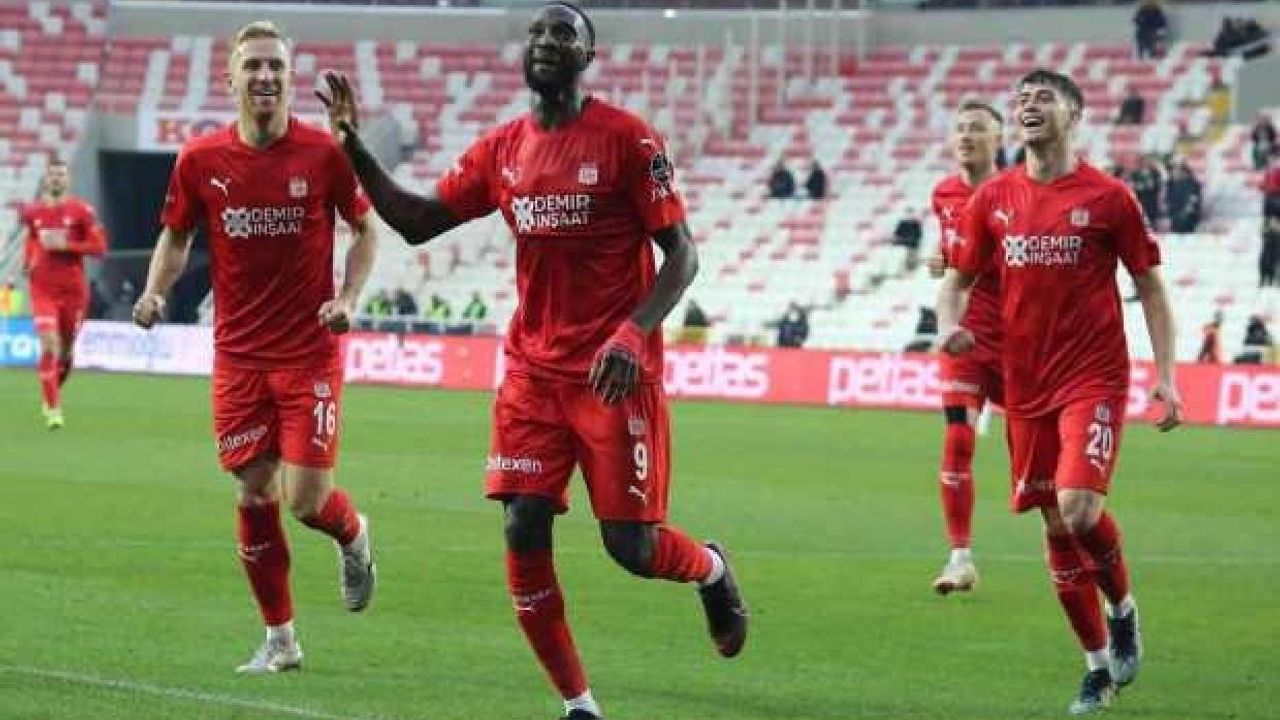 Sivasspor, Yeni Malatyaspor'u evinde devirdi