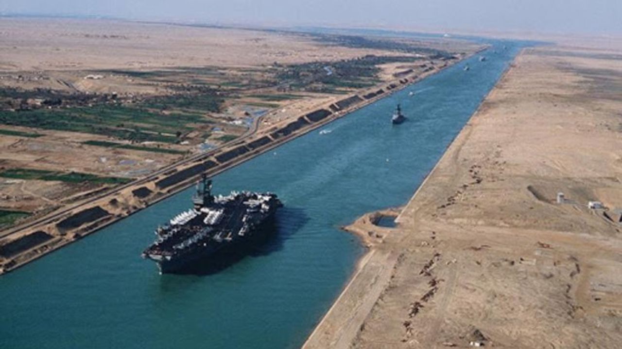 Mısır, 'Süveyş Kanalı'nın satıldığına' dair iddialar cevap verdi