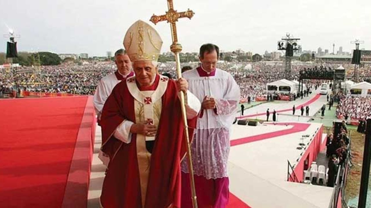Eski Papa 16. Benediktus hakkında 'çocuk istismarlarına göz yumma' suçlaması!