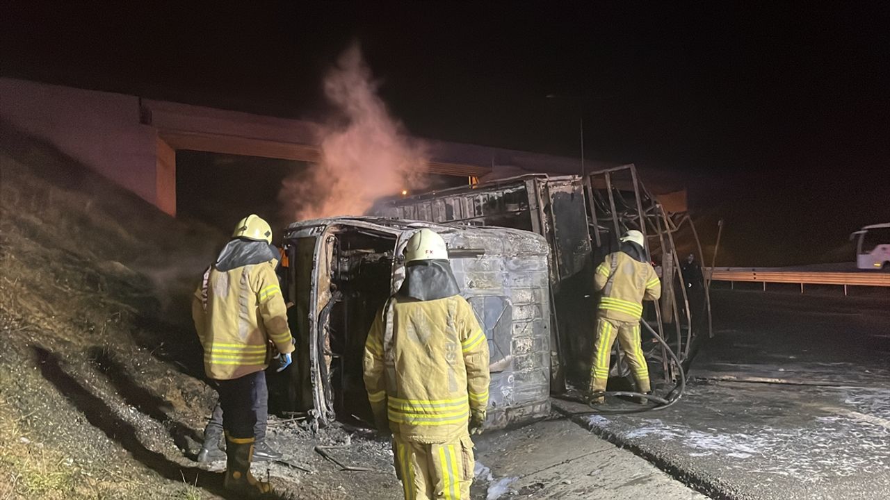 Kuzey Marmara otoyolunda alev alan kamyonun şoförü öldü
