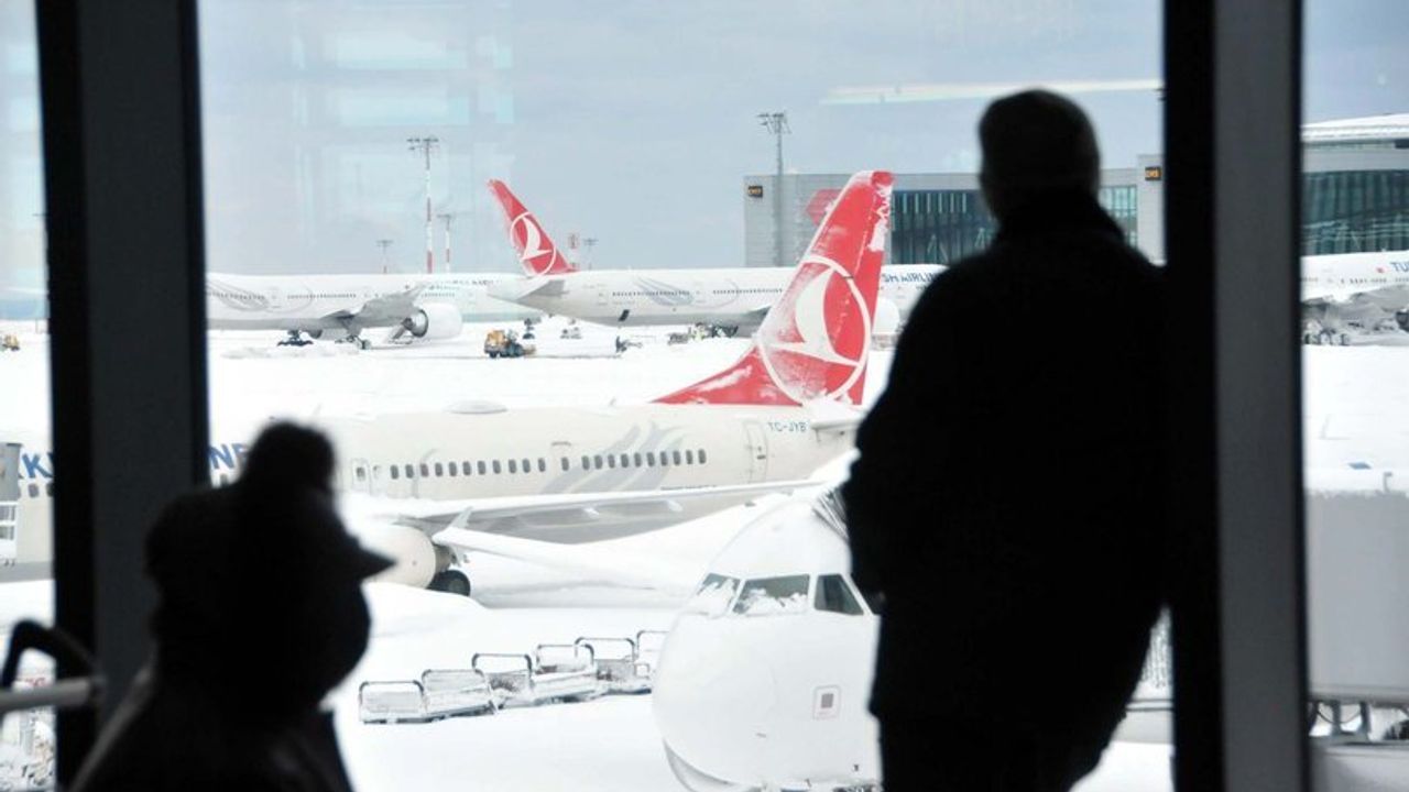 İstanbul Havalimanı'nda uçakların kalkışları da başladı