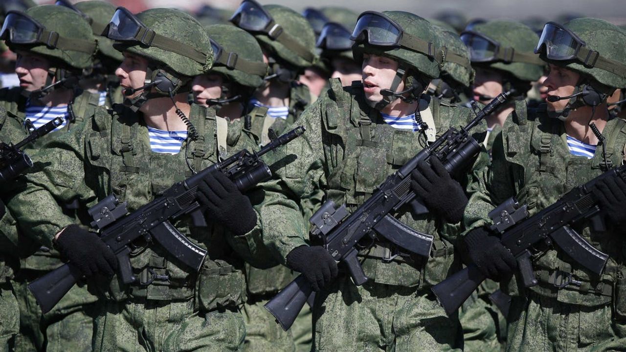 Rusya'da askerlik yaşı yükseltiliyor