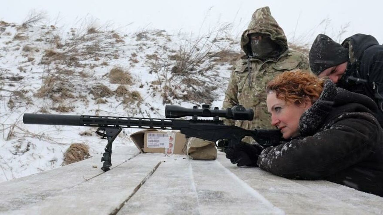 Ukrayna'da savaş hazırlığı: Vatandaşa silah eğitimi verilmeye başlandı