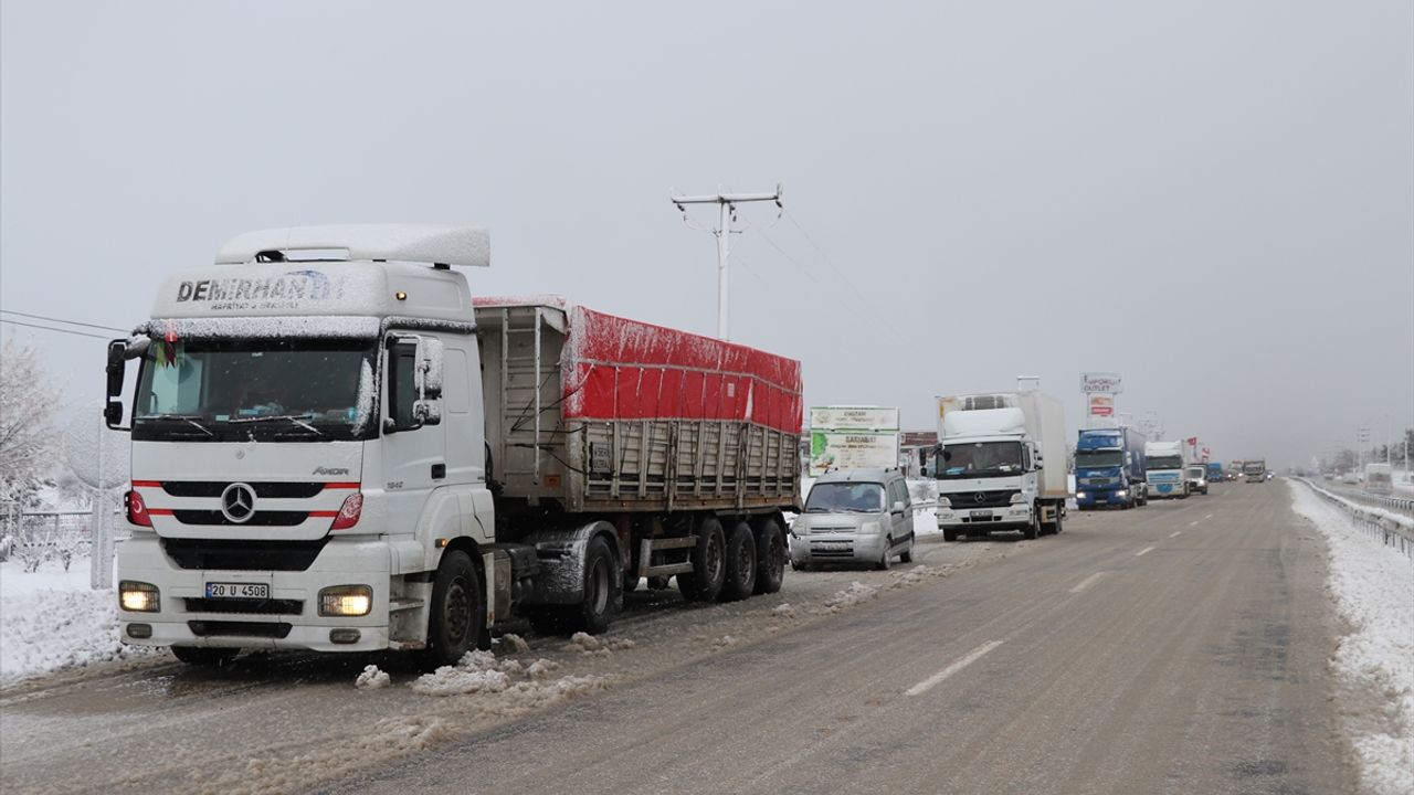 Denizli-Antalya kara yolu tek yönlü ulaşıma kapandı