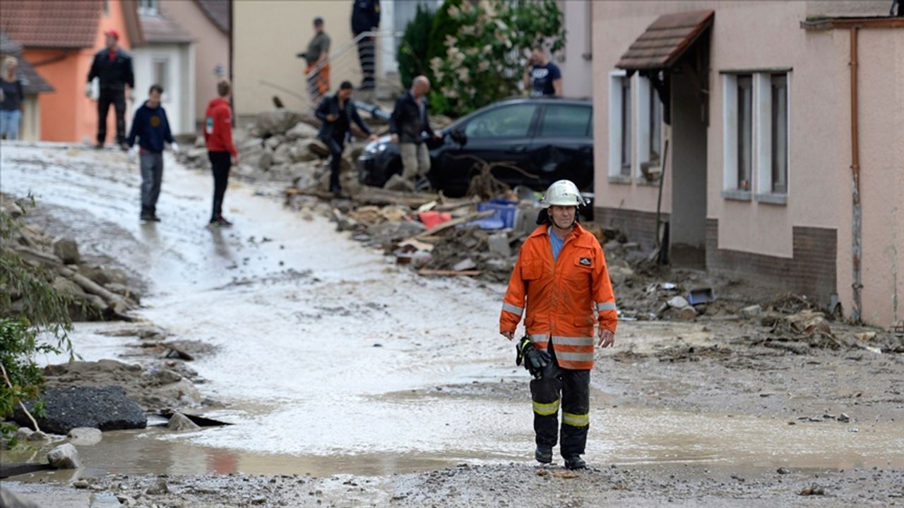 Almanya’da etkili olan kuvvetli fırtınada en az 3 kişi öldü