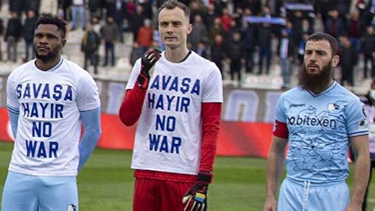 Aykut Demir 'Savaşa hayır' tişörtünü neden giymediğini açıkladı