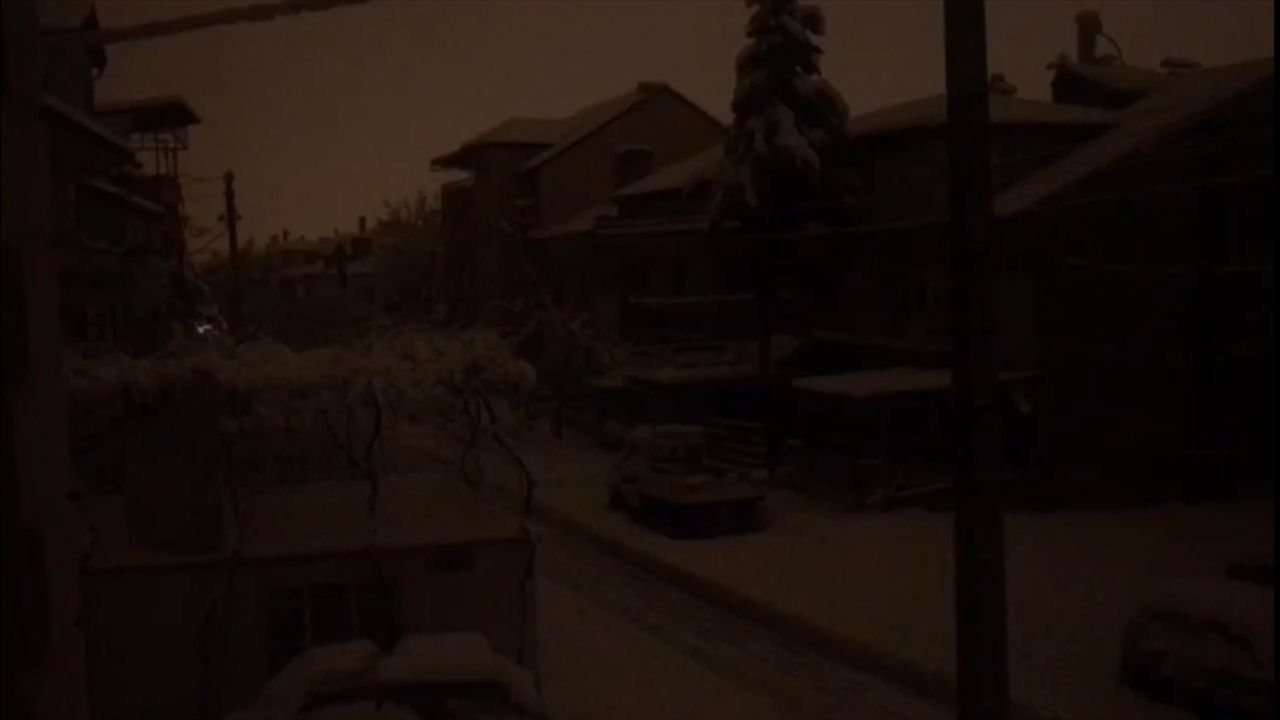 Isparta'da yoğun kar nedeniyle elektrik kesintisi yaşanıyor