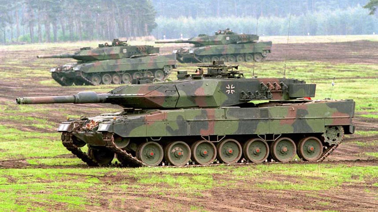 Almanya'dan Leopard tanklarının Ukrayna'ya sevkiyatı hakkında açıklama
