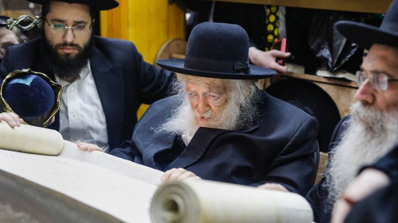 İsrail'de yüzbinlerce Ultra-Ortodoks Yahudi Chaim Kanievsky'nin cenaze törenine katıldı