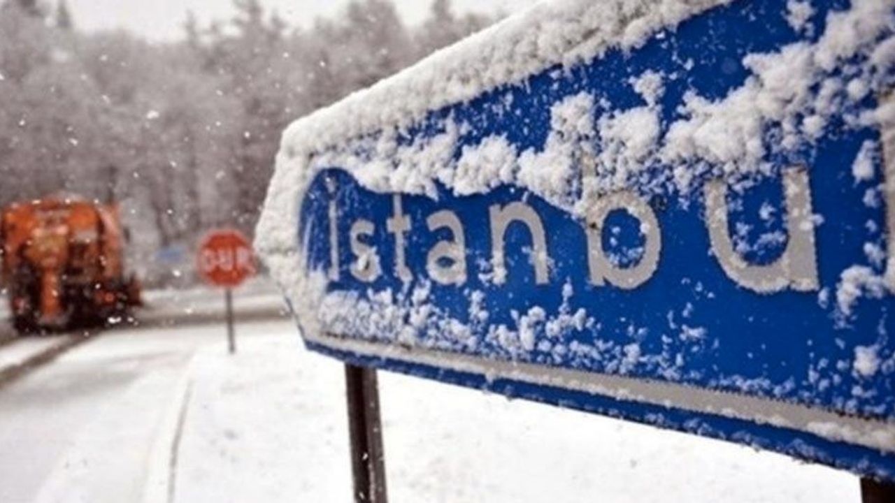 İstanbul'da yoğun kar yağışı sebebi ile toplu taşıma saatleri değişti