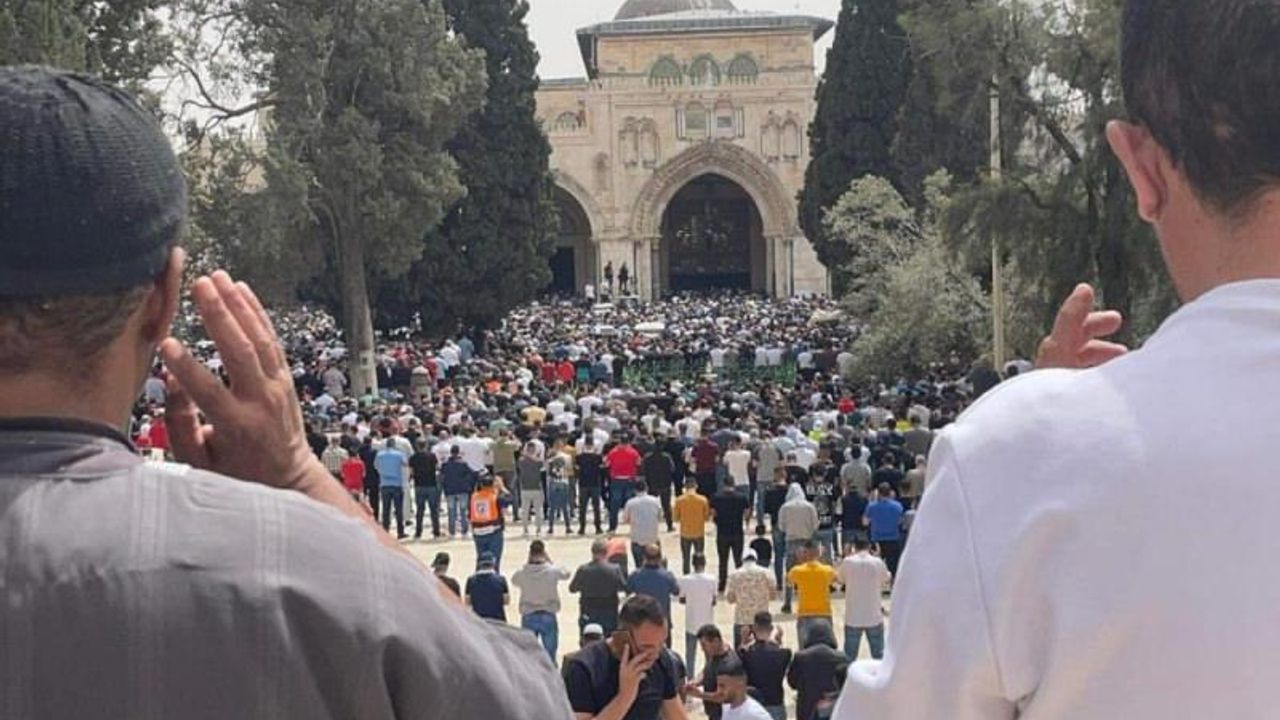 80 bin kişiyle Ramazan'ın ilk Cuma'sını kıldılar