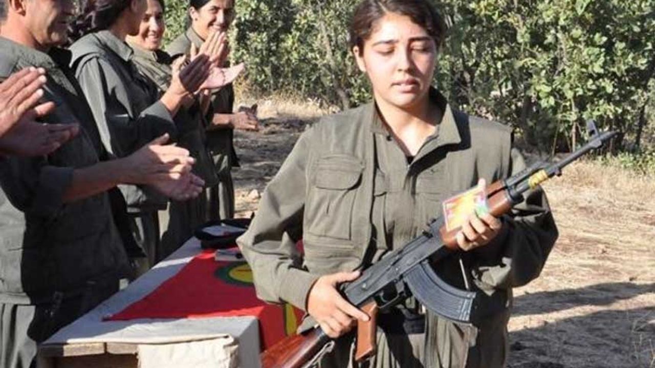 İBB çalışanının PKK kampında keleşli fotoğrafları ortaya çıktı