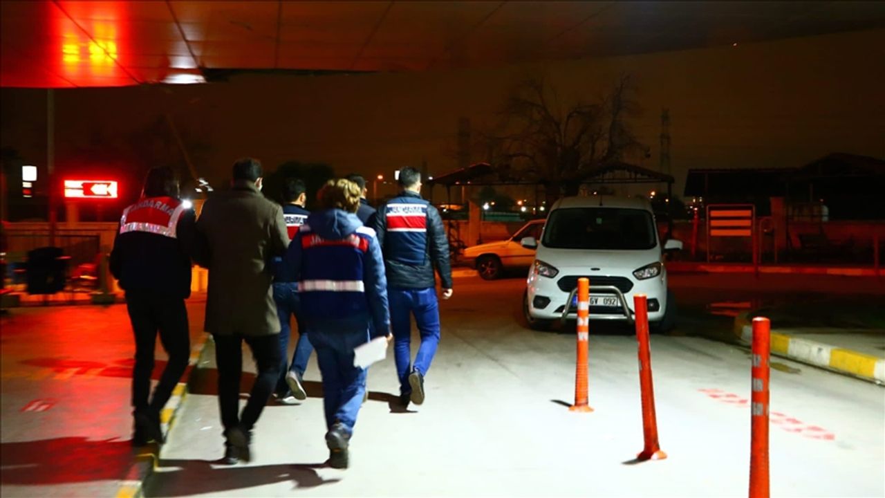 İzmir'de 99 FETÖ şüphelisi hakkında gözaltı kararı