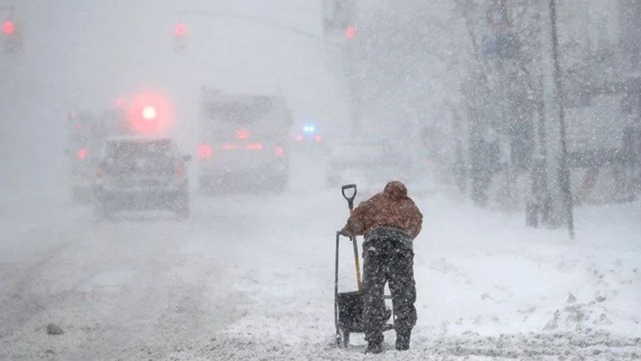 ABD'de kar fırtınasında hayatını kaybedenlerin sayısı 17'ye yükseldi