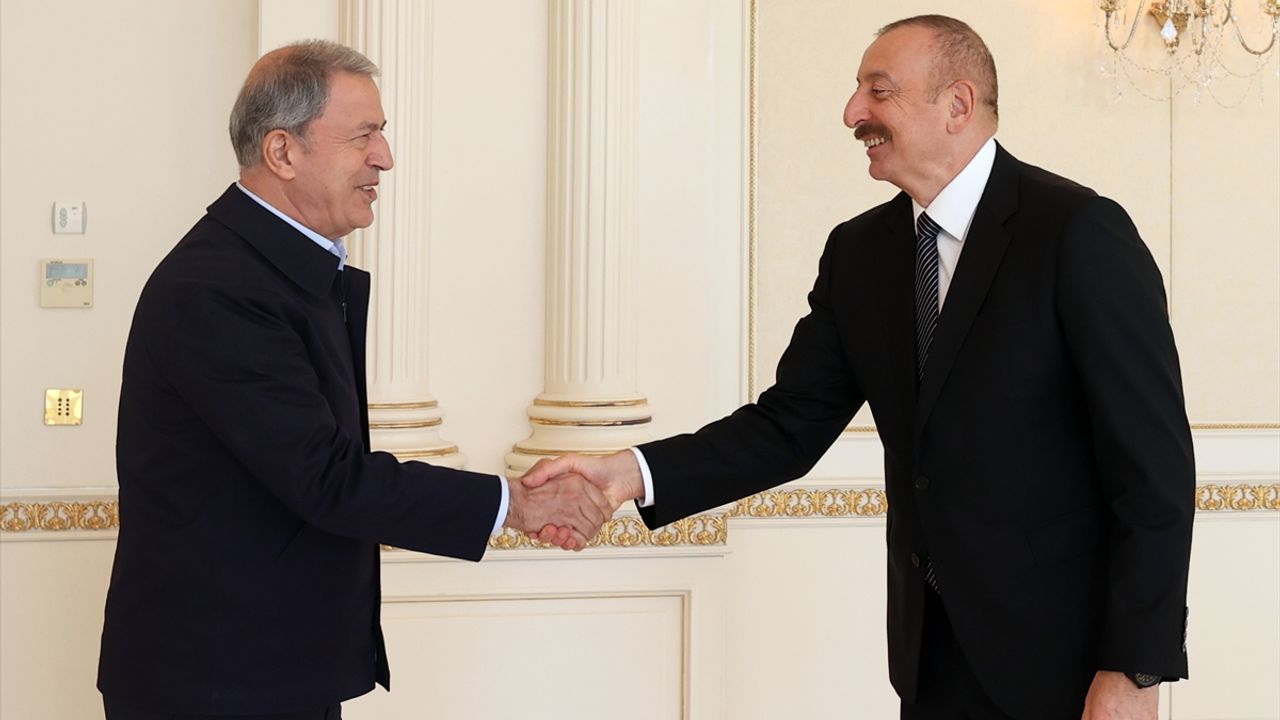 Milli Savunma Bakanı Akar ve komuta kademesi Aliyev'le görüştü