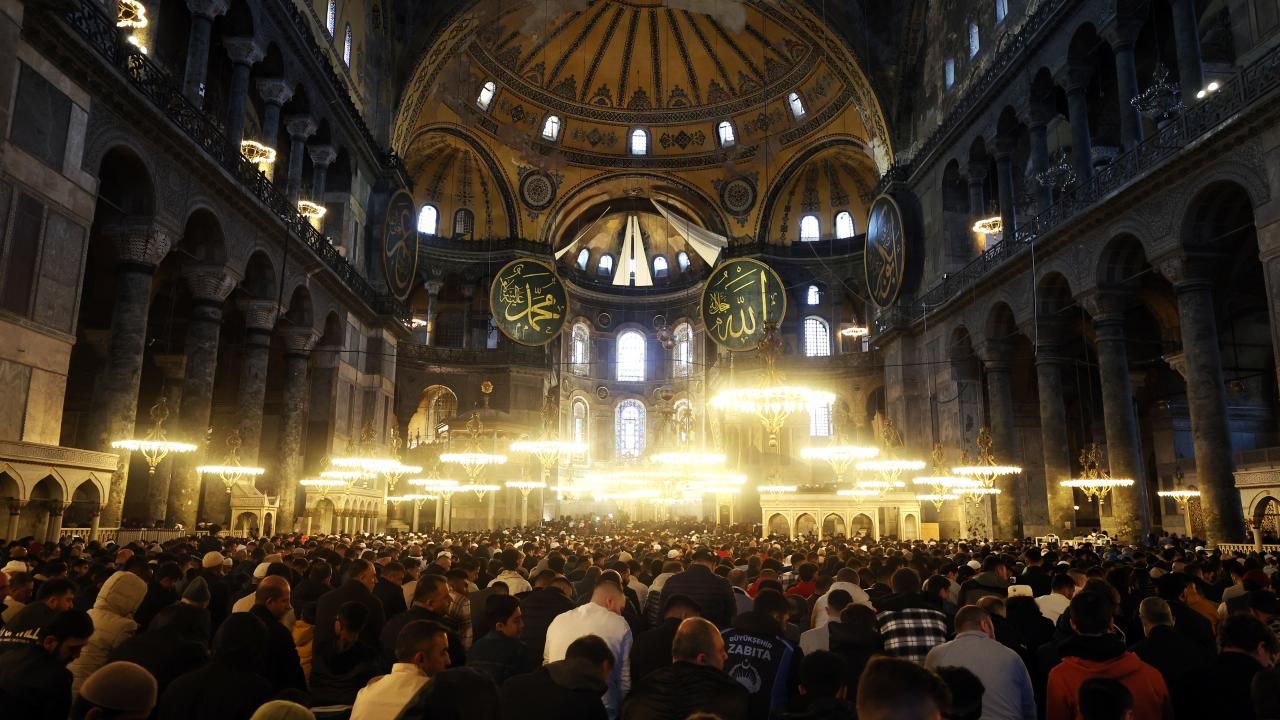 Ayasofya Camii'nde rekor: Bayramın ilk günü 104 bin 325 kişi ziyaret etti!