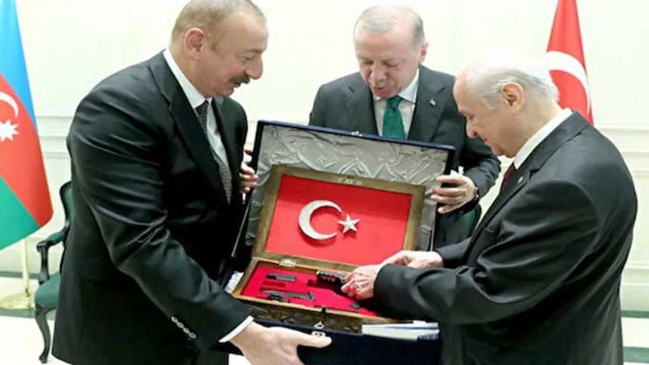 Bahçeli'den Aliyev'e sürpriz hediye