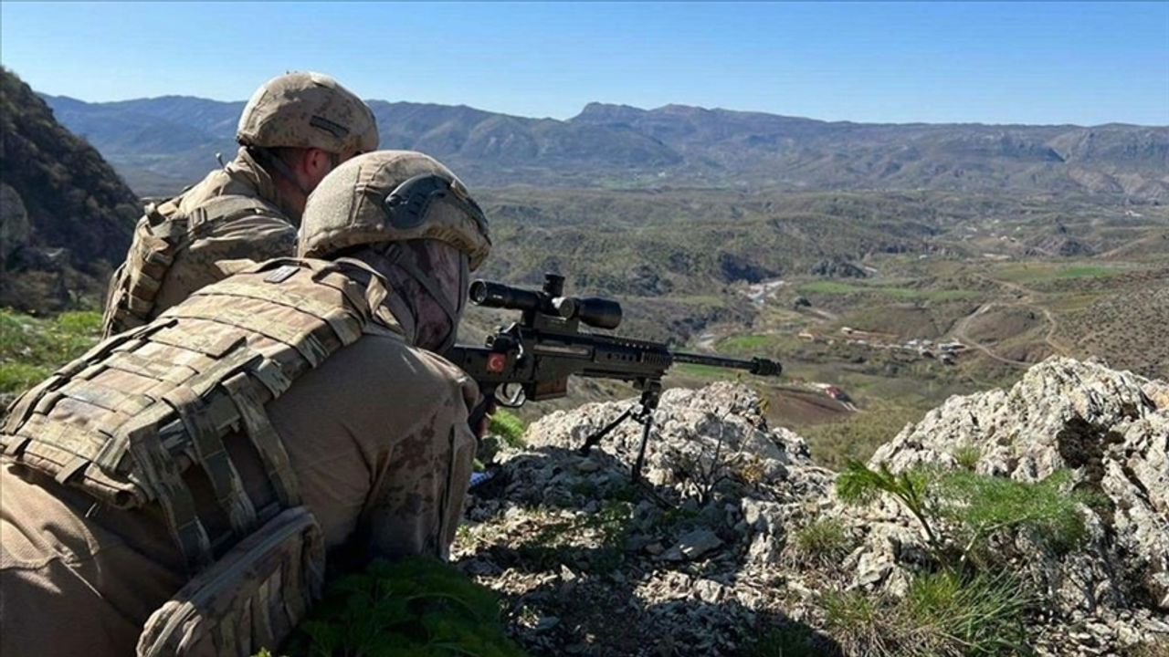 Taciz ateşi açan 8 PKK/YPG'li terörist etkisiz hale getirildi
