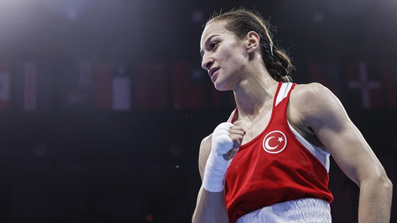 Milli boksörler Buse Naz Çakıroğlu ve Hatice Akbaş dünya şampiyonu oldu