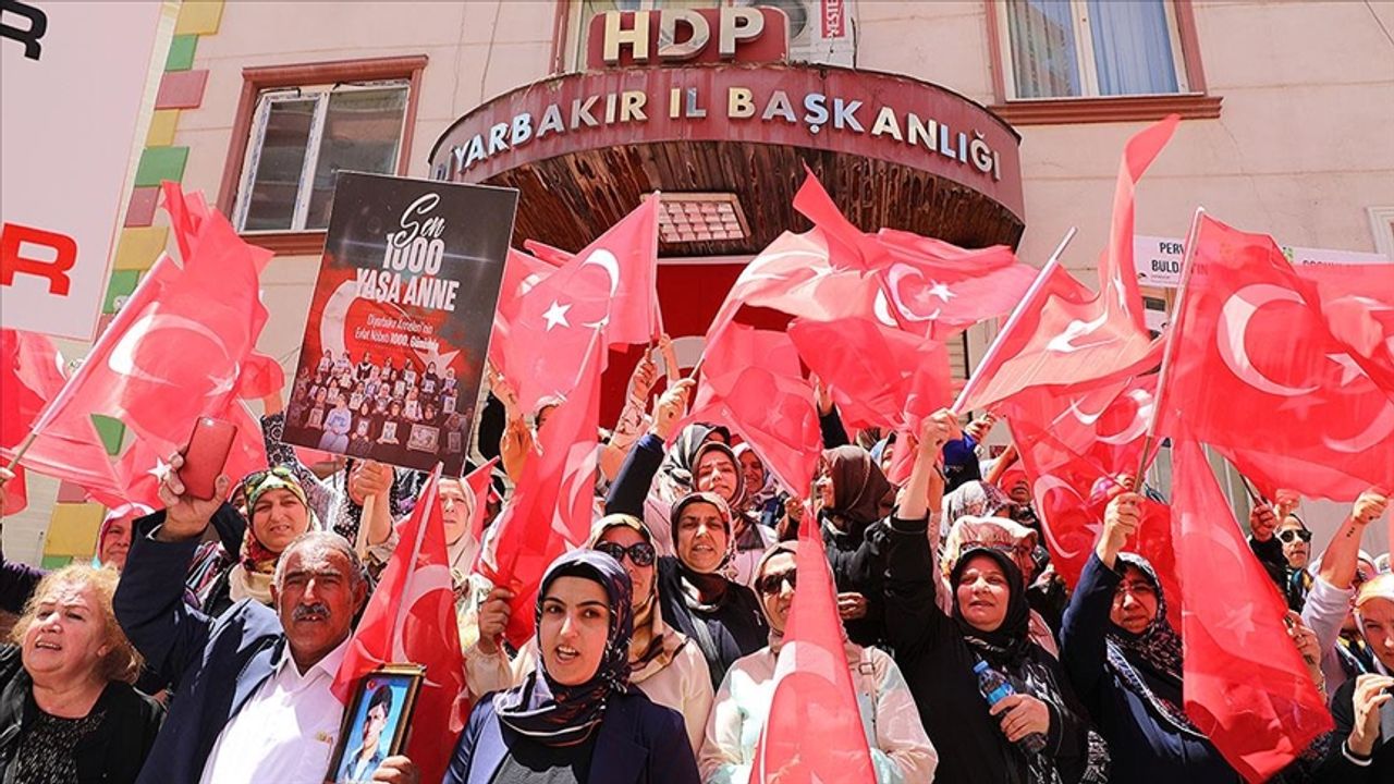 Diyarbakır annelerinden HDP'nin hesaplarındaki blokenin kaldırılmasına tepki