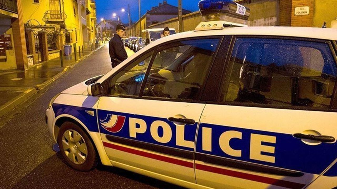 Fransa'da İslamofobik saldırı! Namaz vaktinde cemaat hedef alındı