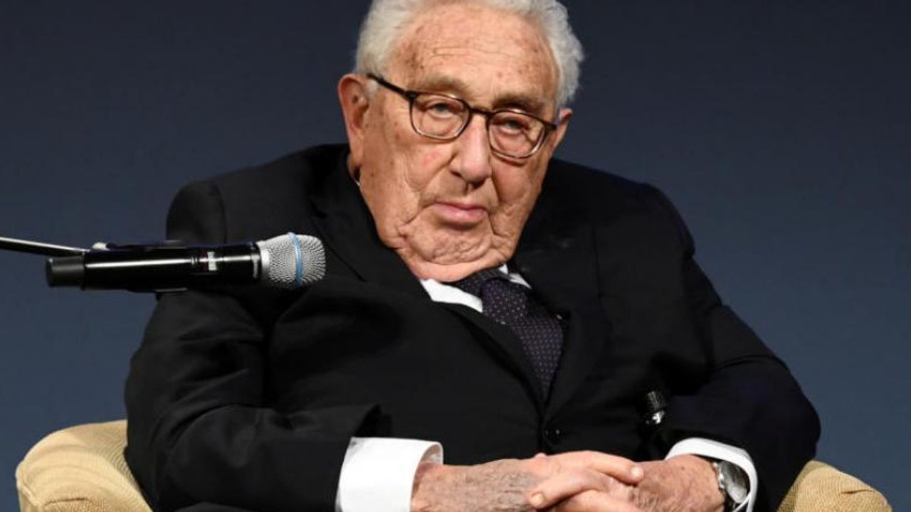 ‘Biraz toprak verin’ diyen ABD'li Kissinger'a Ukrayna'dan tepki