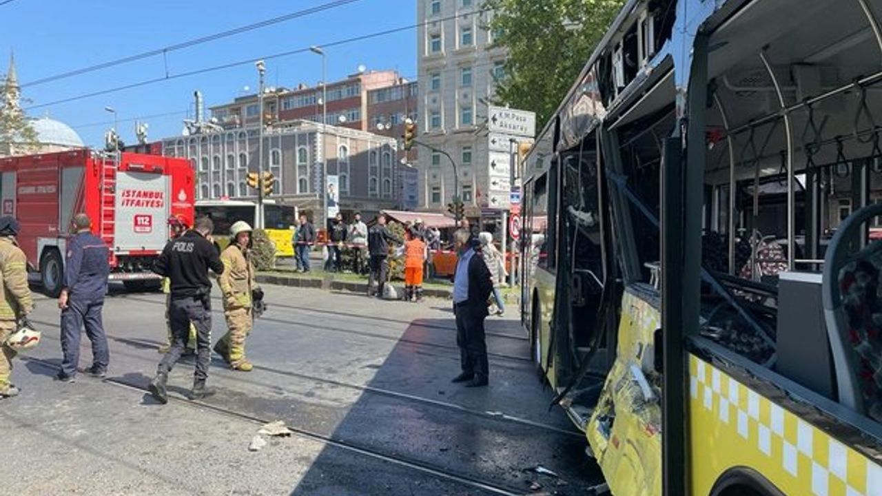 Fatih'te Tramvay ve İETT otobüsü çarpıştı