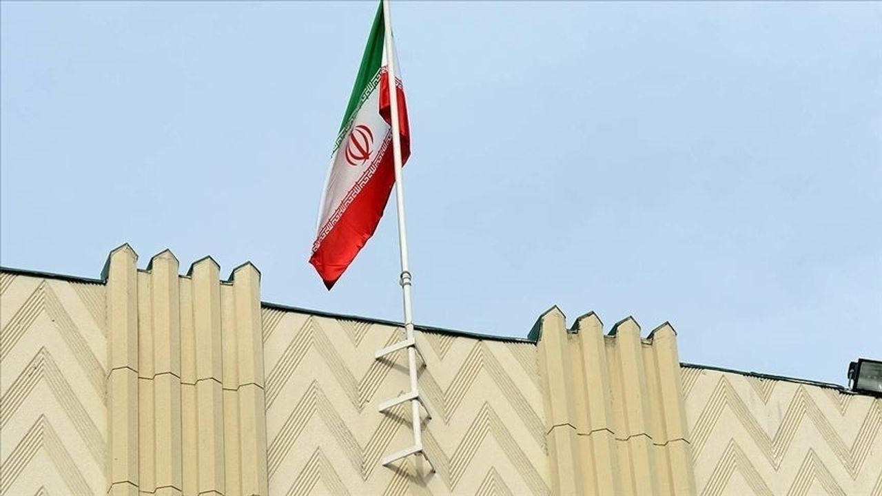 İran'dan işgalcilere mesaj: İran renkli devrimler veya darbeler yapılacak ülke değil