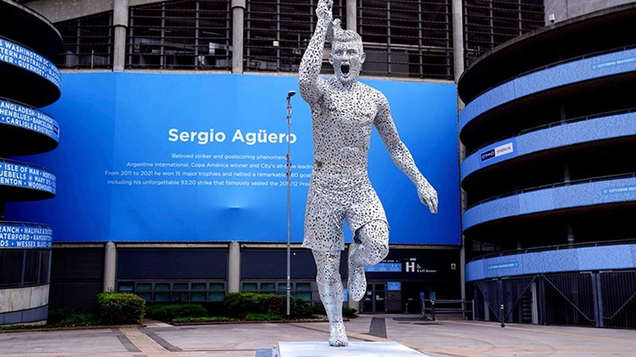 Manchester City eski futbolcusu Agüero'nun heykelini dikti