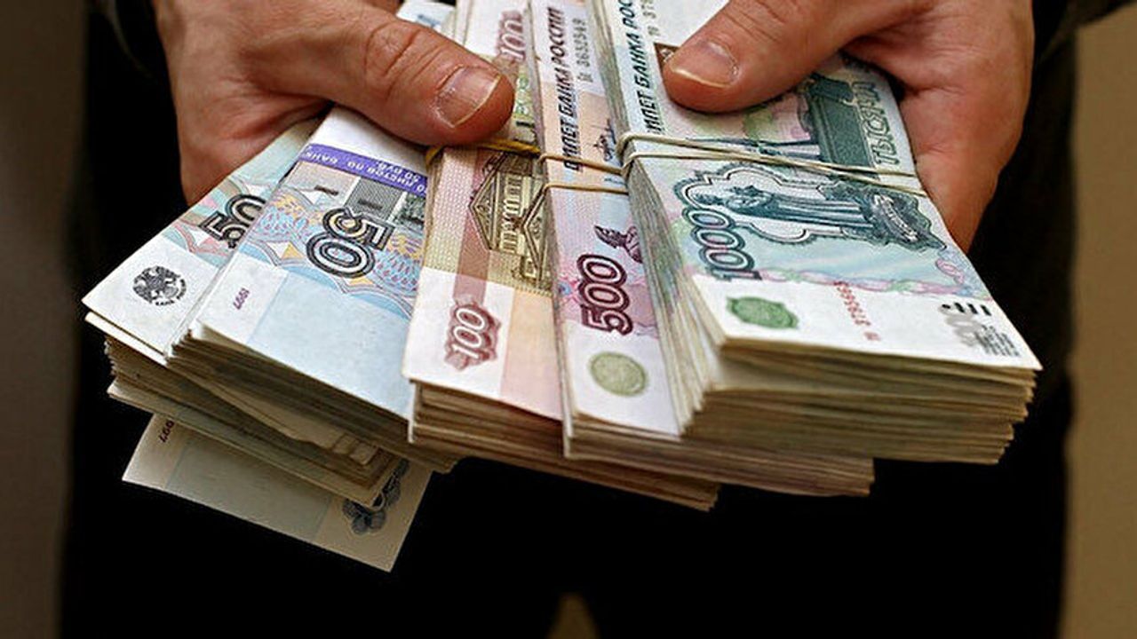 Rusya'nın 2 trilyon rublesi eridi