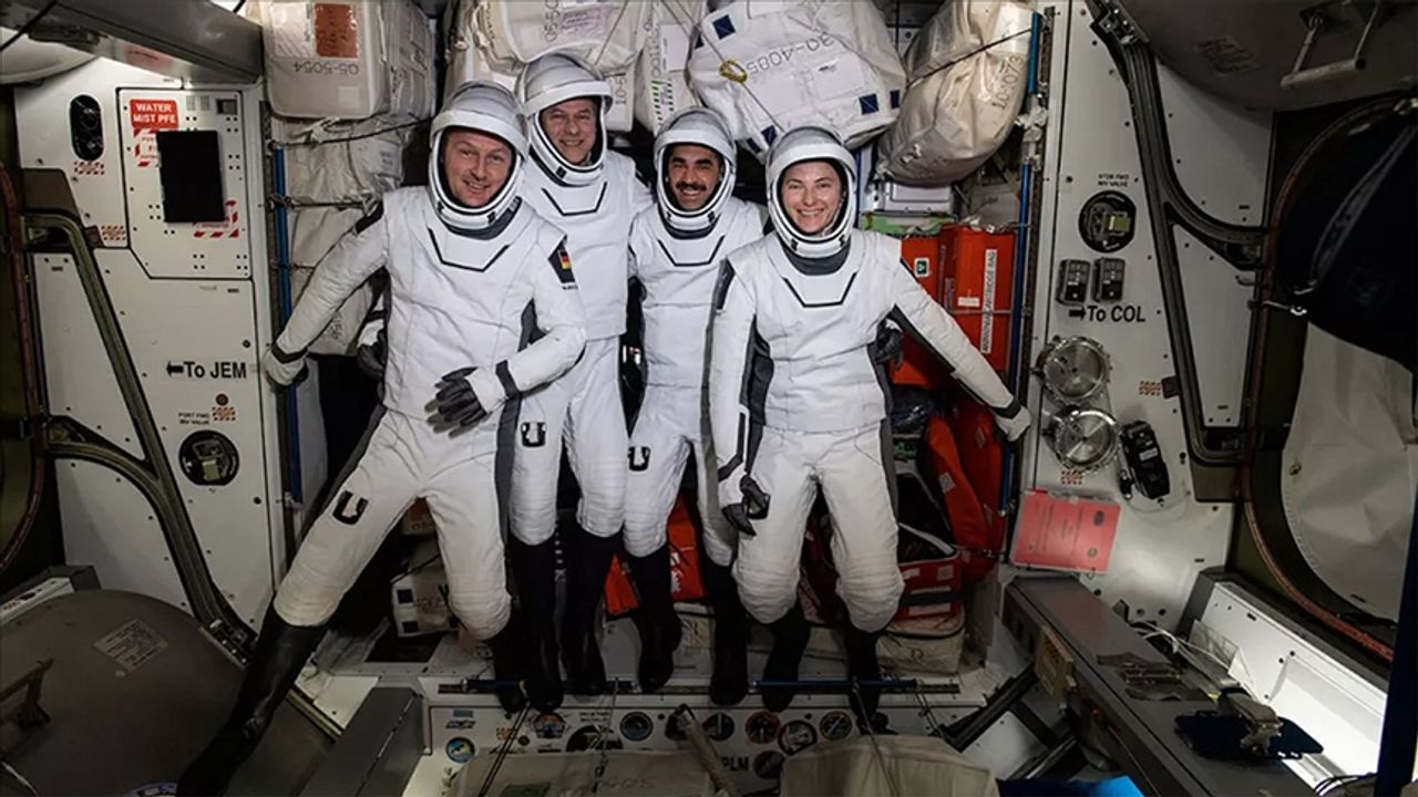 SpaceX'in Crew-3 ekibi 6 ay sonra Dünya'ya döndü