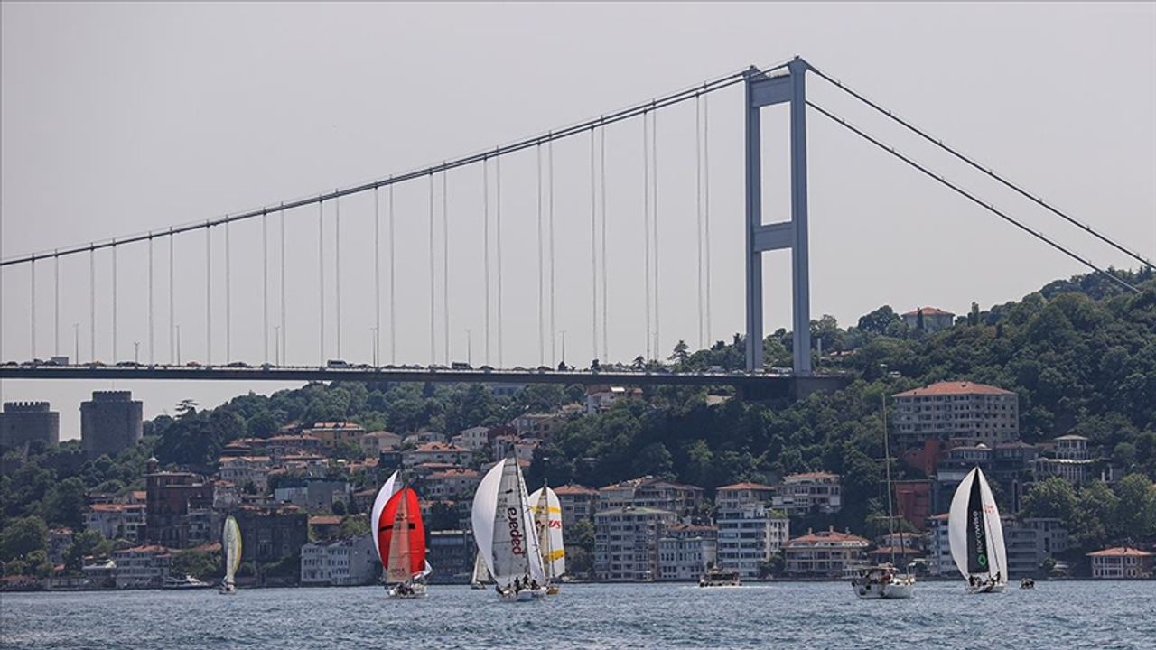 İstanbul'un fethi anısına İstanbul Boğazı'nda tekne ve bot yarışları yapıldı