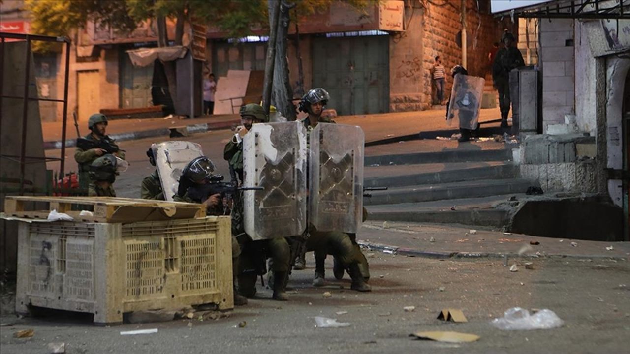 İsrail askerleri, Nablus'ta 8 Filistinliyi yaraladı