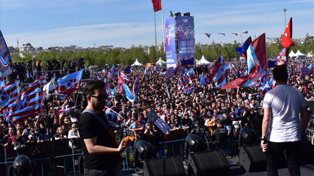 Trabzonspor İstanbul'da şampiyonluk kutladı