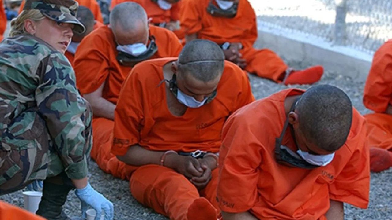 ABD'nin işkence üssünden fotoğraflar basına yansıdı