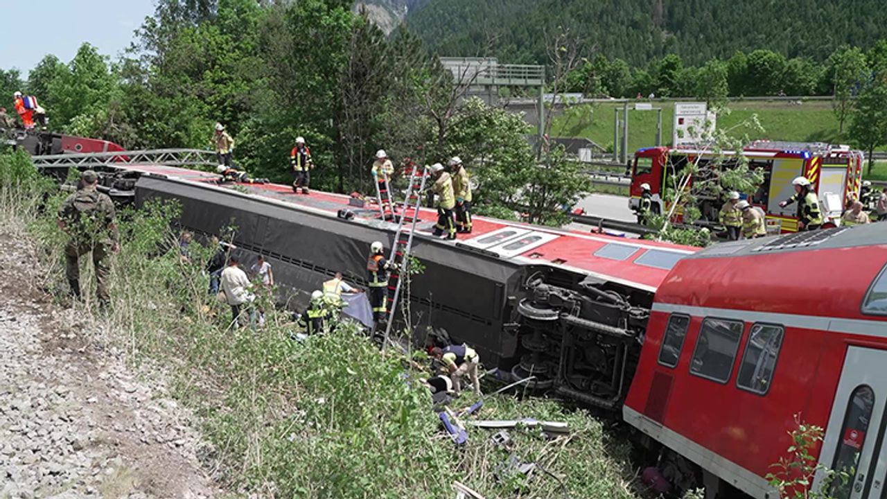 Almanya'da korkunç tren kazası: 4 ölü!
