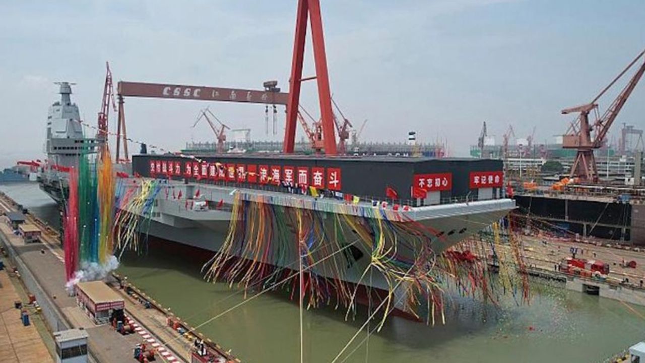 Çin'in ilk yerli uçak gemisi görücüye çıktı