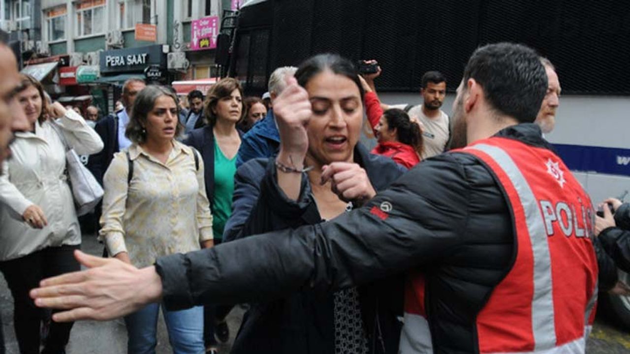 Öcalan'a destek yürüyüşünde HDP'lilerden polise tehdit