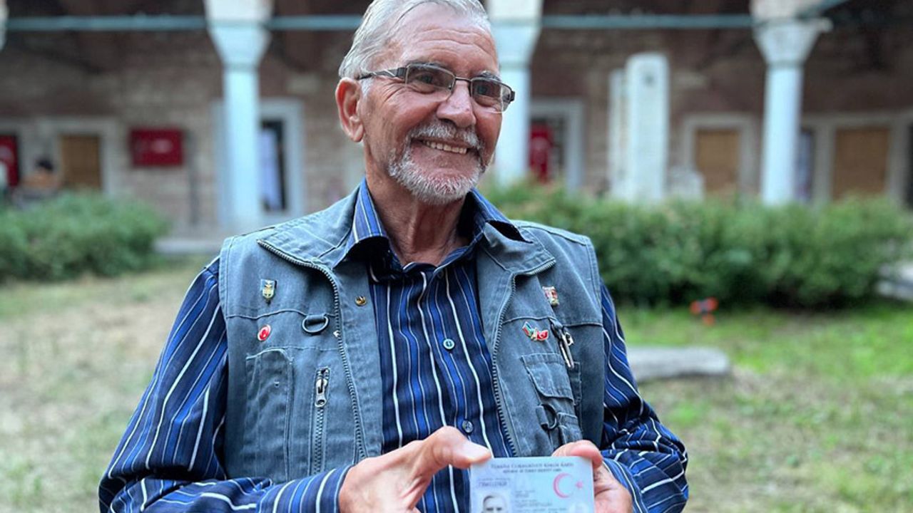 Ebubekir Efendi'nin torunu yıllar sonra Türk pasaportuyla ülkesine döndü