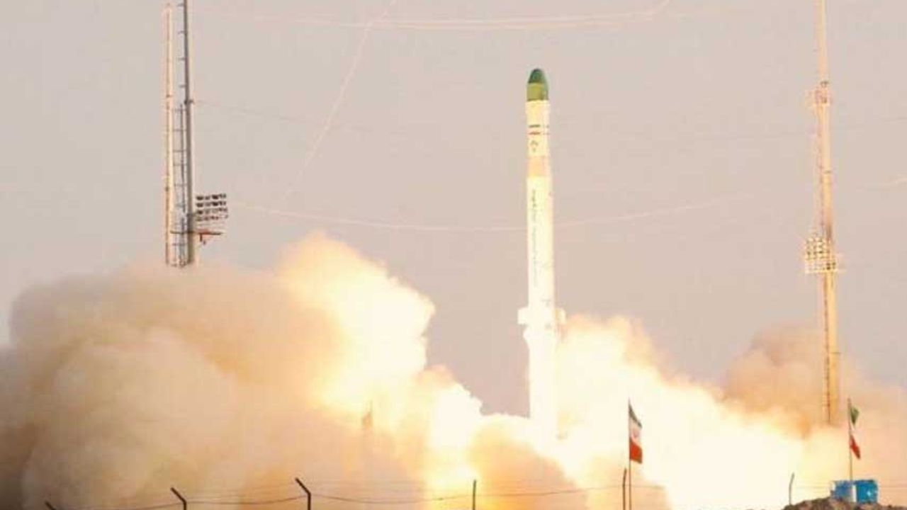 İran yerli uydusu Zülcenah'ı uzaya fırlattı