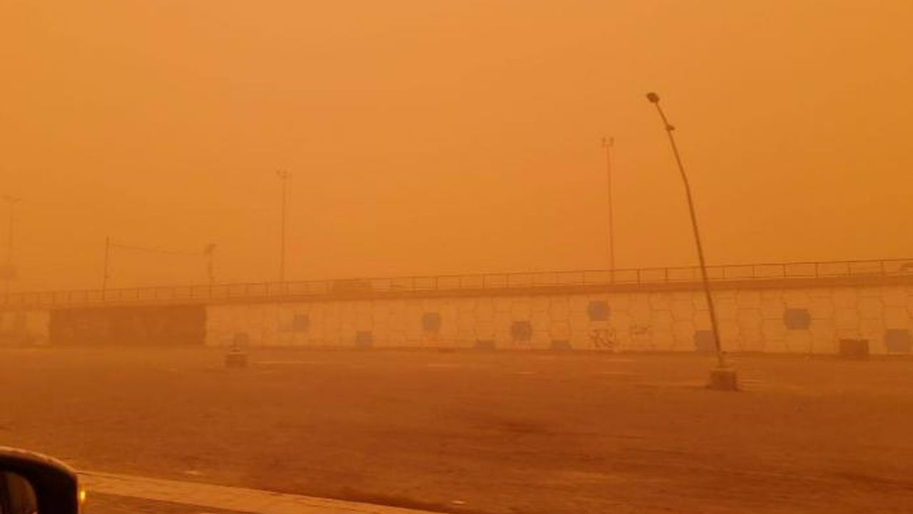 Bağdat Havalimanı'nda kum fırtınası nedeniyle uçuşlar durduruldu