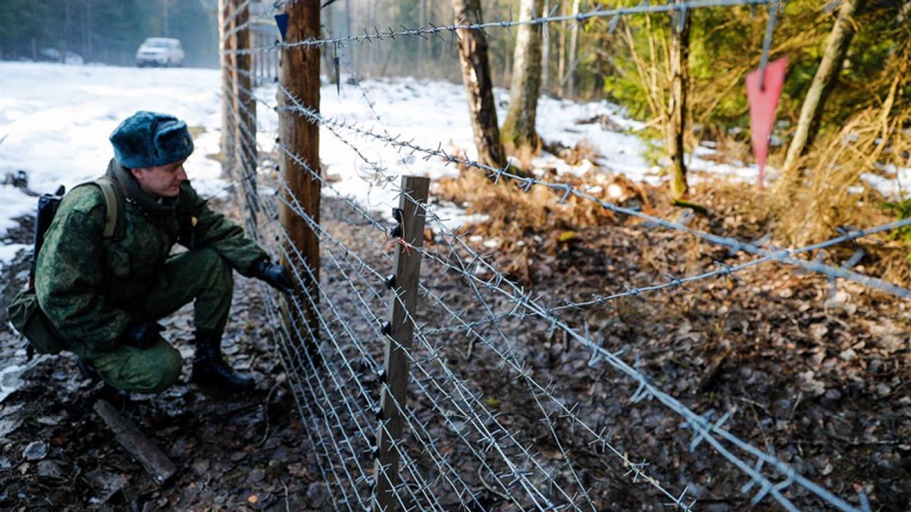 Finlandiya Rusya sınırına tel örgü çekecek!