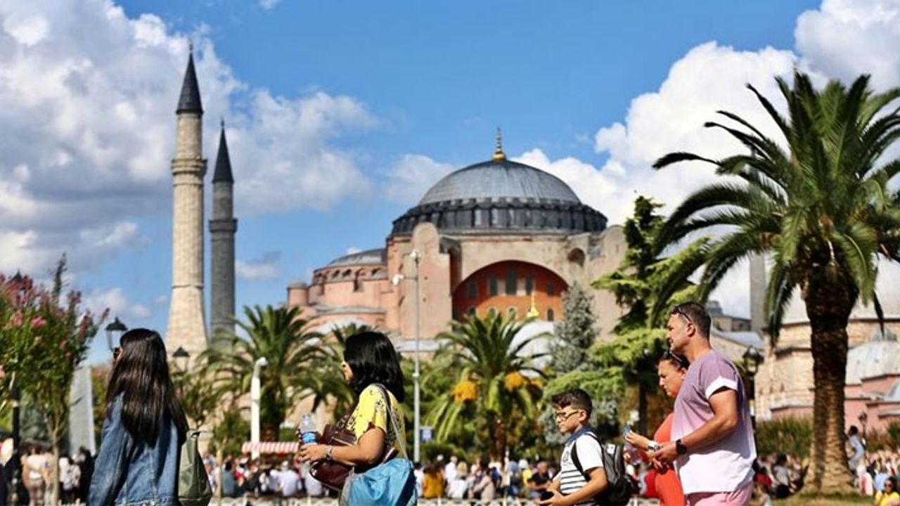İstanbul'a gelen turist sayısı geçen yıla göre yüzde 264,6 arttı