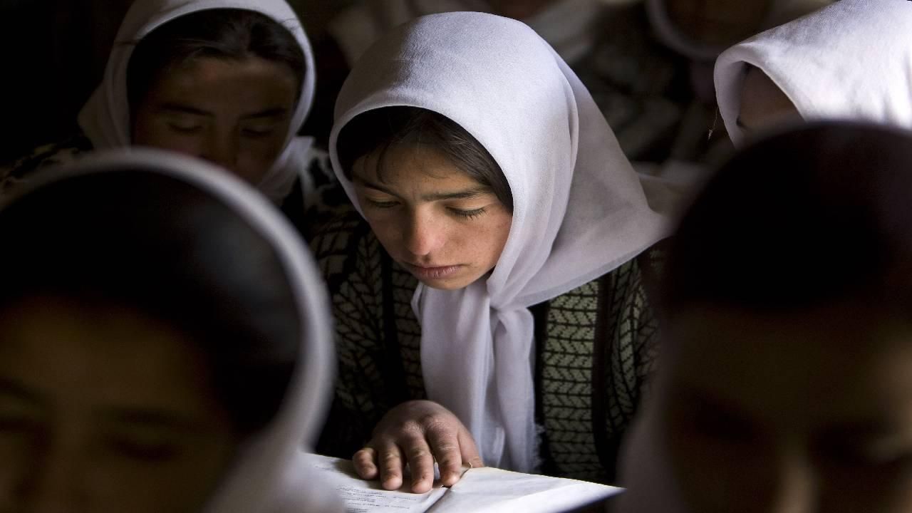 BM: Afganistan'da 1.2 milyon kız çocuğu öğrenimini sürdüremiyor!